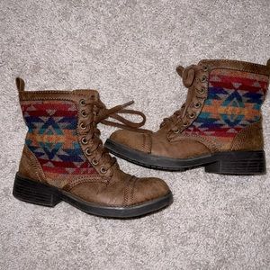 Size 6 Aztec boots